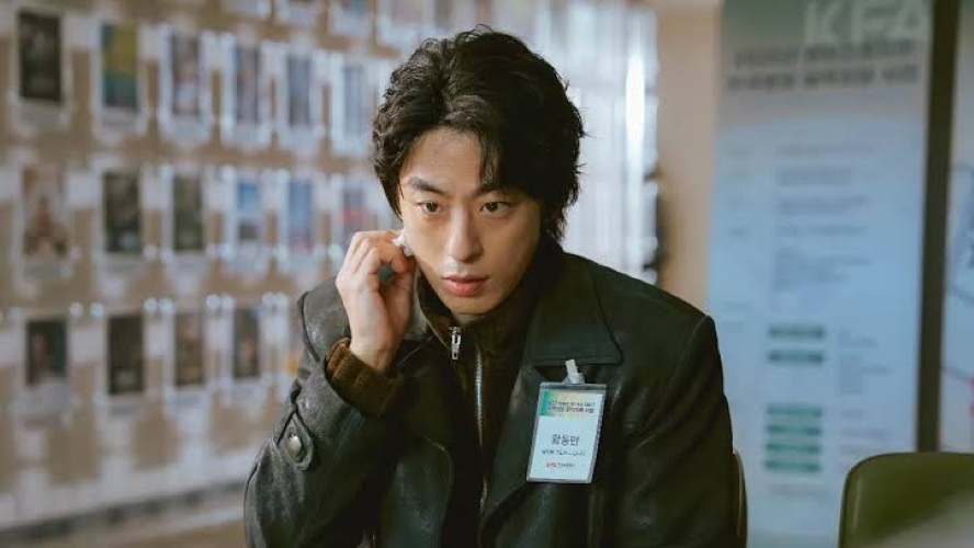 We Are All Trying Here (모두가 자신의 무가치함과 싸우고 있다) Season 1 Episode 1