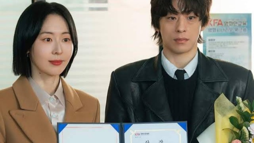 We Are All Trying Here (모두가 자신의 무가치함과 싸우고 있다) Season 1 Episode 10