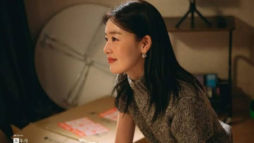 We Are All Trying Here (모두가 자신의 무가치함과 싸우고 있다) Season 1 Episode 9